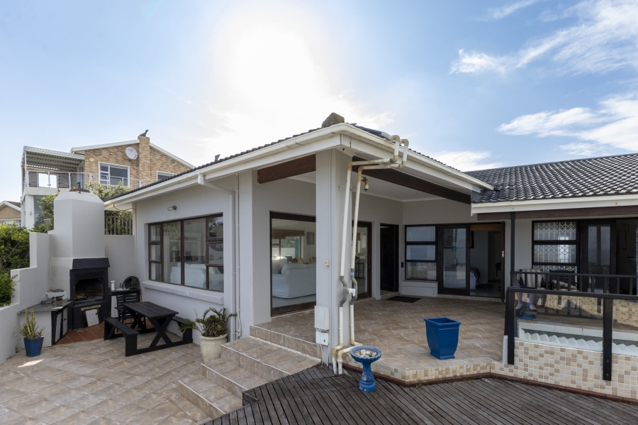 8 Bedroom Property for Sale in West Beach Eastern Cape